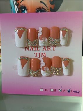 Nail Art Press-On Set in Peach and White with Rhinestones - medium